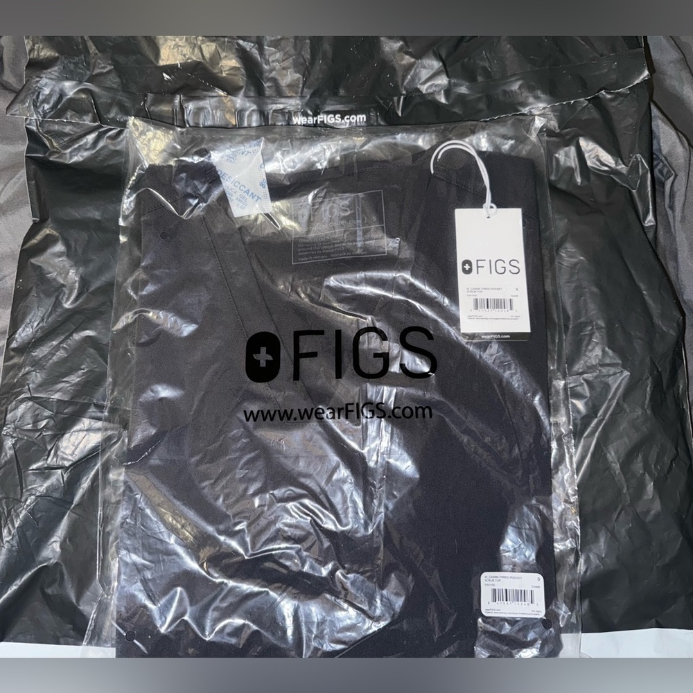 Size small Women’s Figs charcoal Casma Three-Pocket Scrub Top.